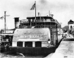 Queen 8 in Panama Canal-summary.jpg (92849 bytes)